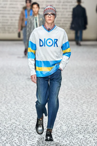 Look 30